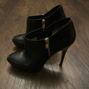 Michael Kors York Black Heeled Leather Stiletto Boots with Gold Zipper Size 8.5